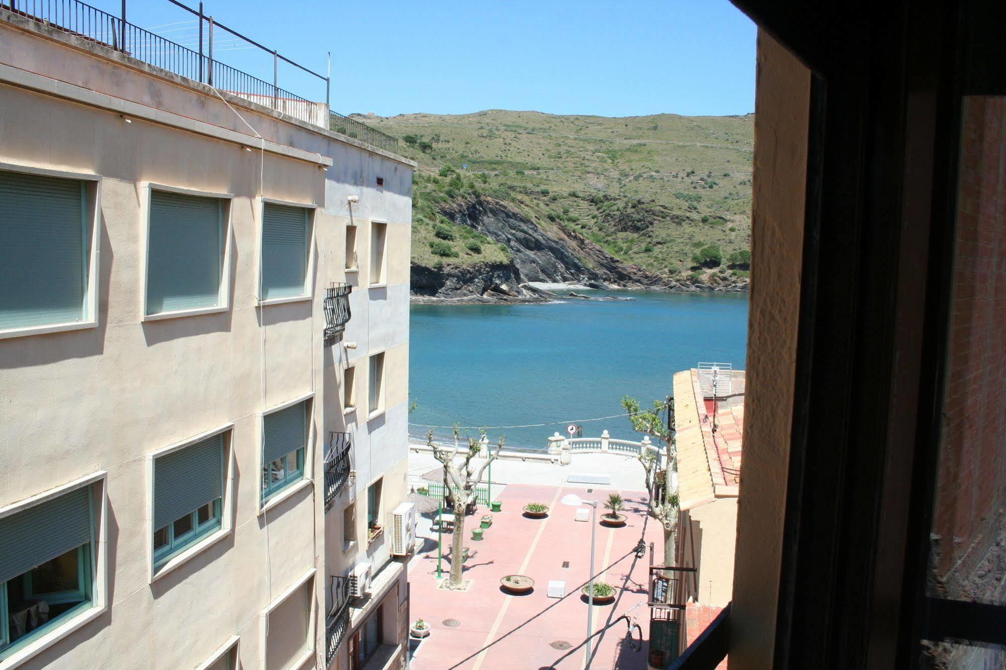Hostal Juventus Portbou Ngoại thất bức ảnh