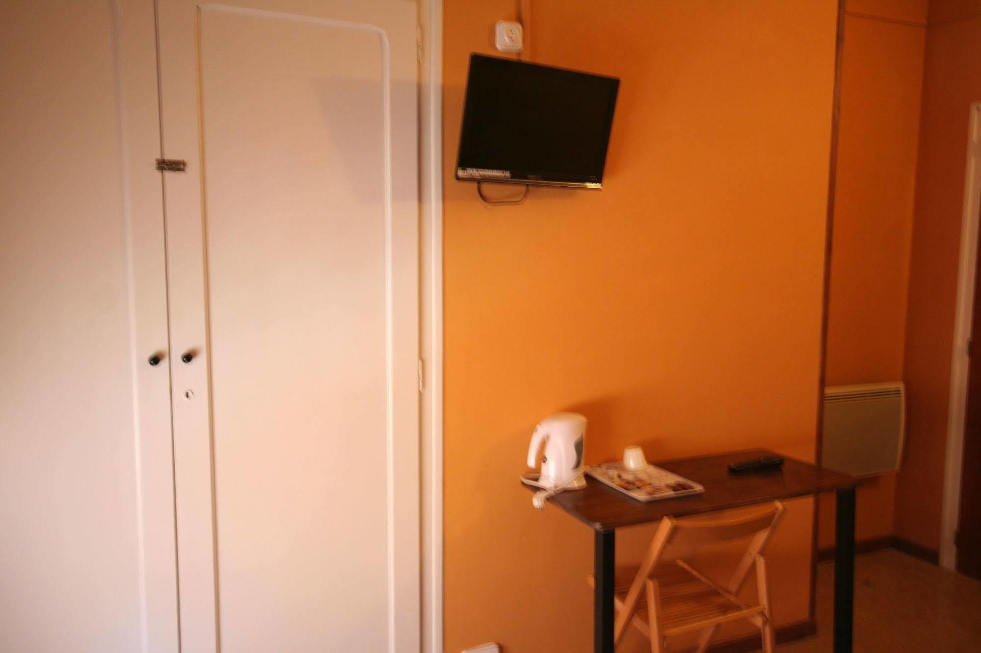 Hostal Juventus Portbou Ngoại thất bức ảnh
