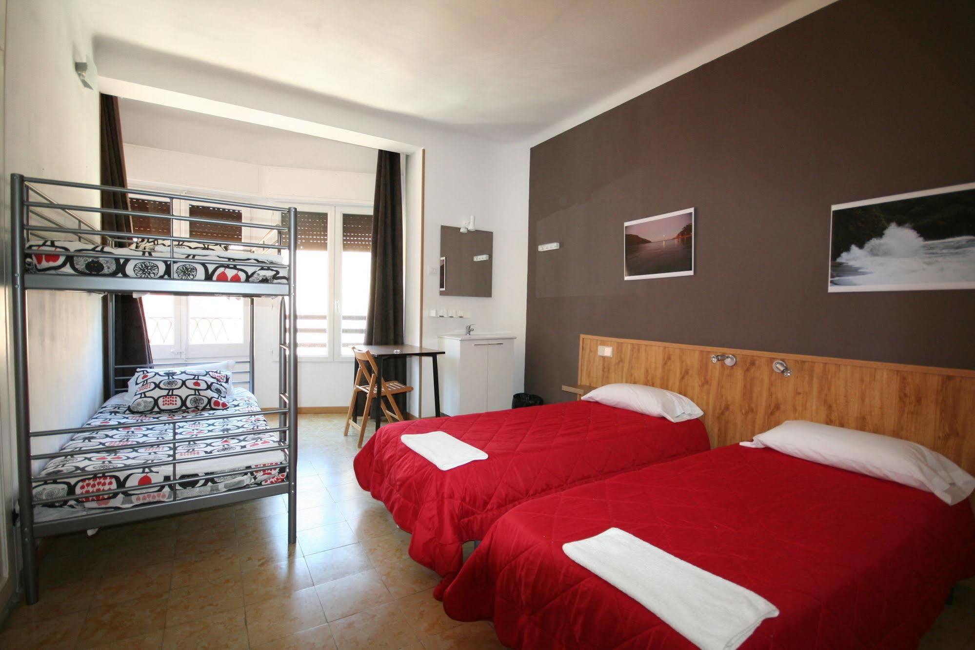 Hostal Juventus Portbou Ngoại thất bức ảnh