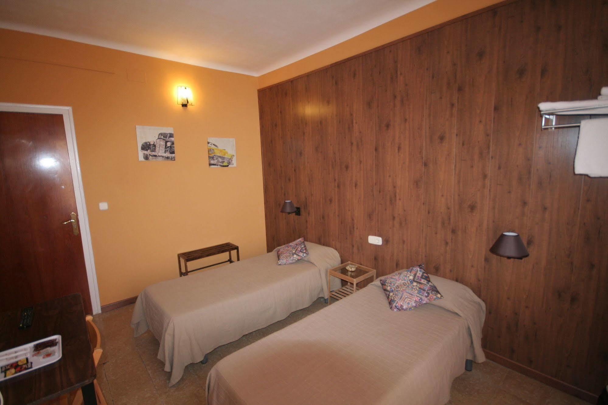Hostal Juventus Portbou Ngoại thất bức ảnh