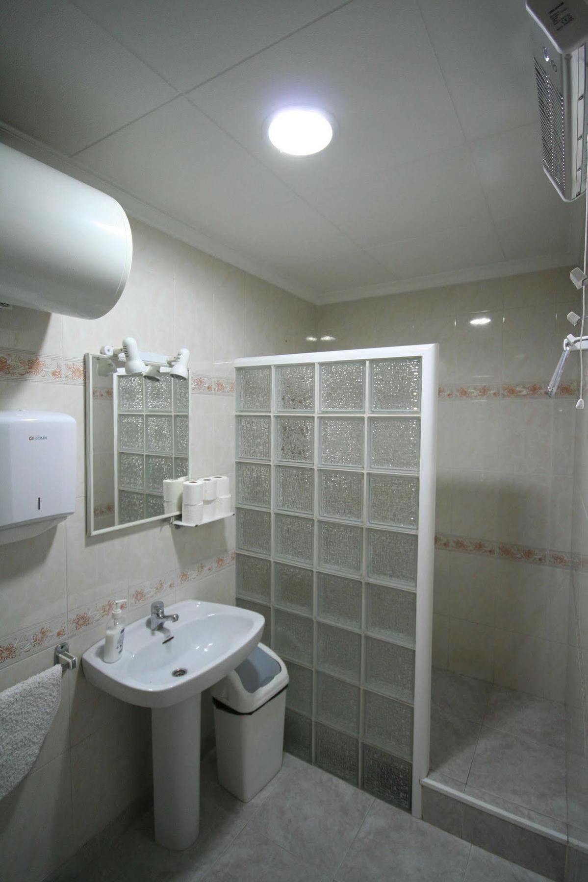 Hostal Juventus Portbou Ngoại thất bức ảnh
