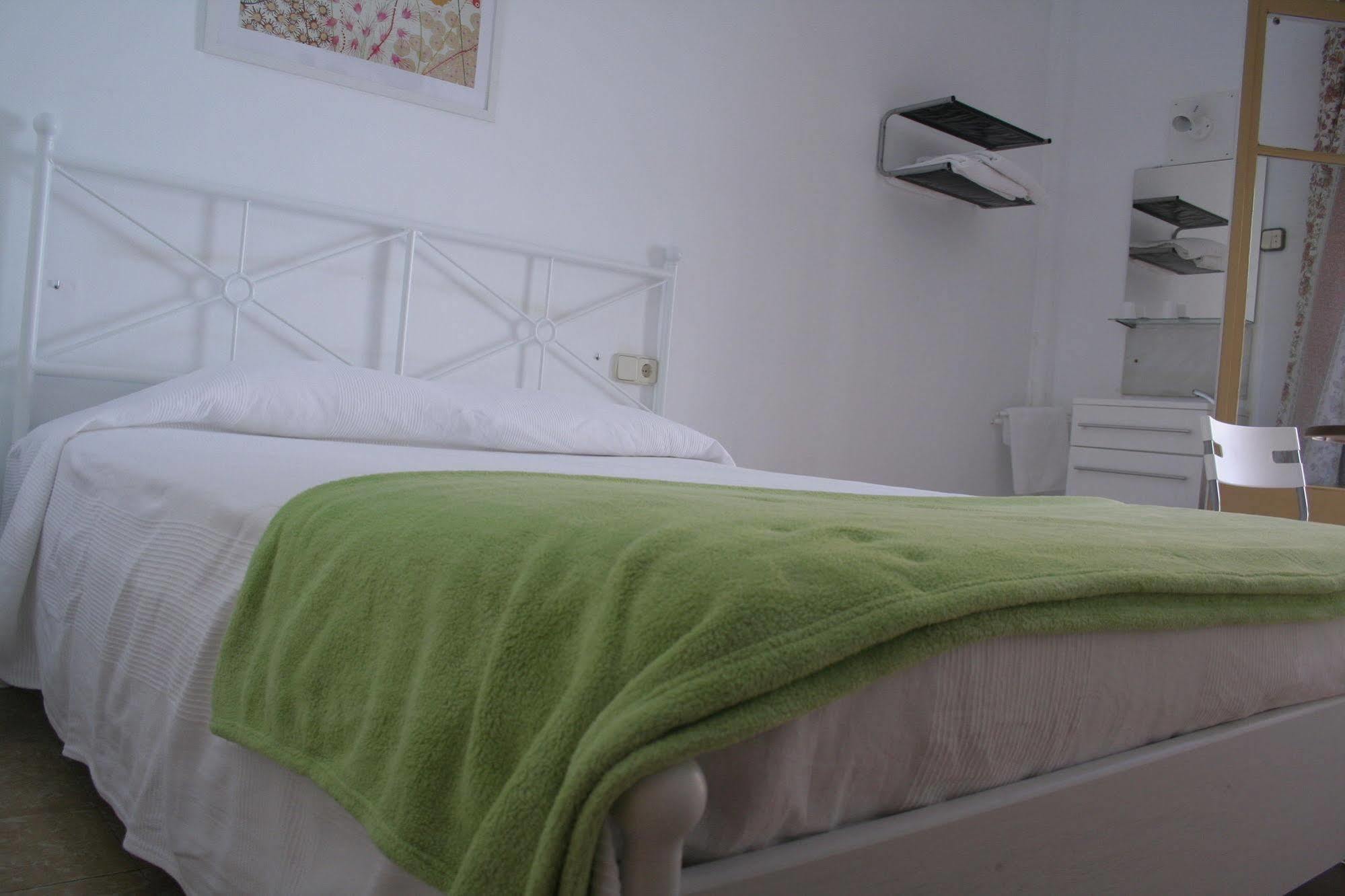 Hostal Juventus Portbou Ngoại thất bức ảnh