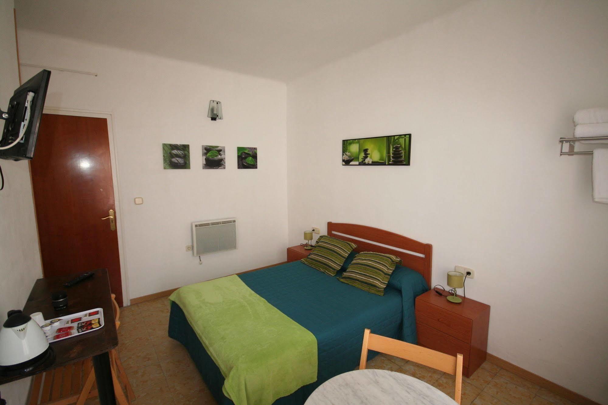 Hostal Juventus Portbou Ngoại thất bức ảnh