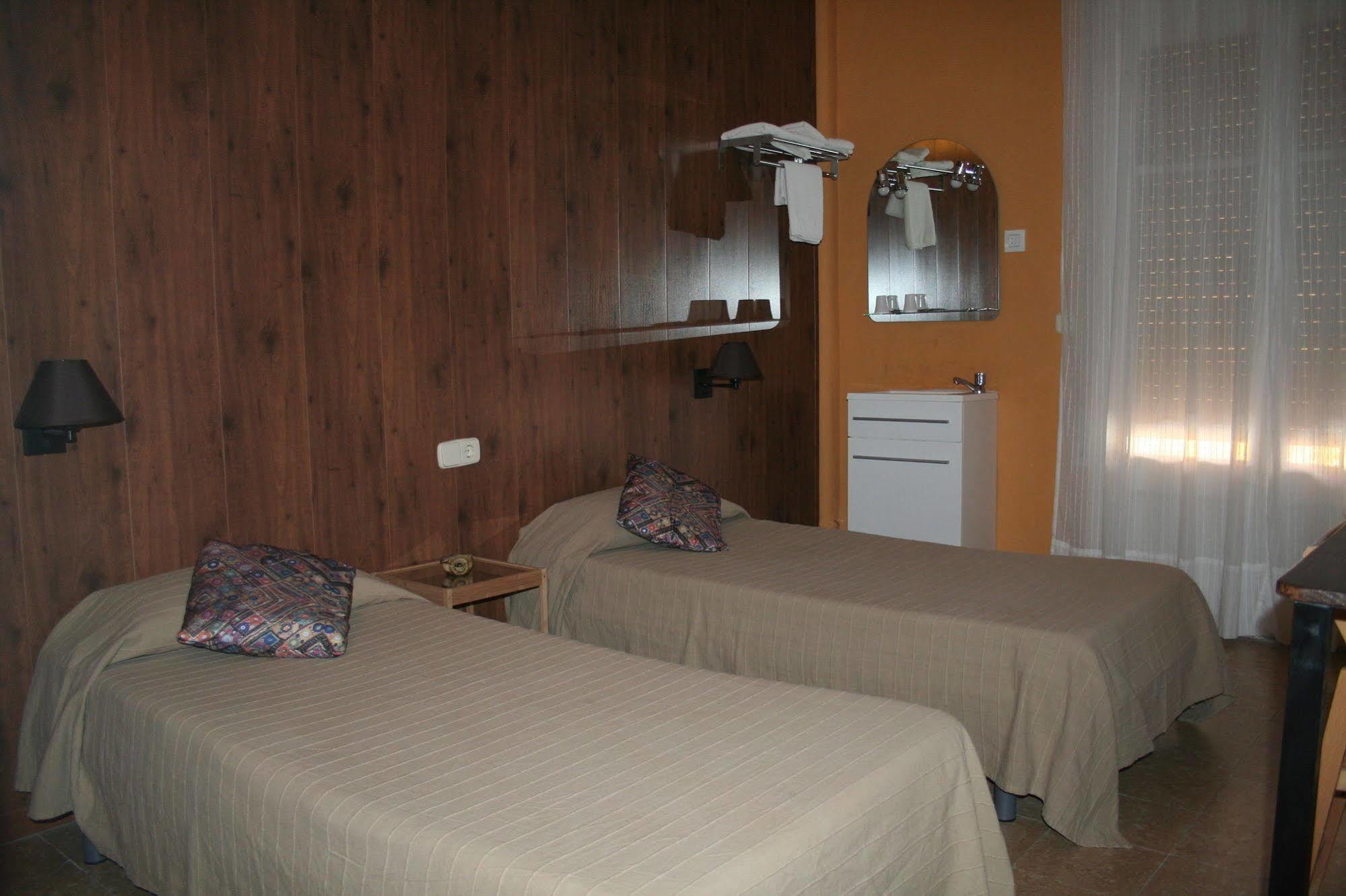 Hostal Juventus Portbou Ngoại thất bức ảnh