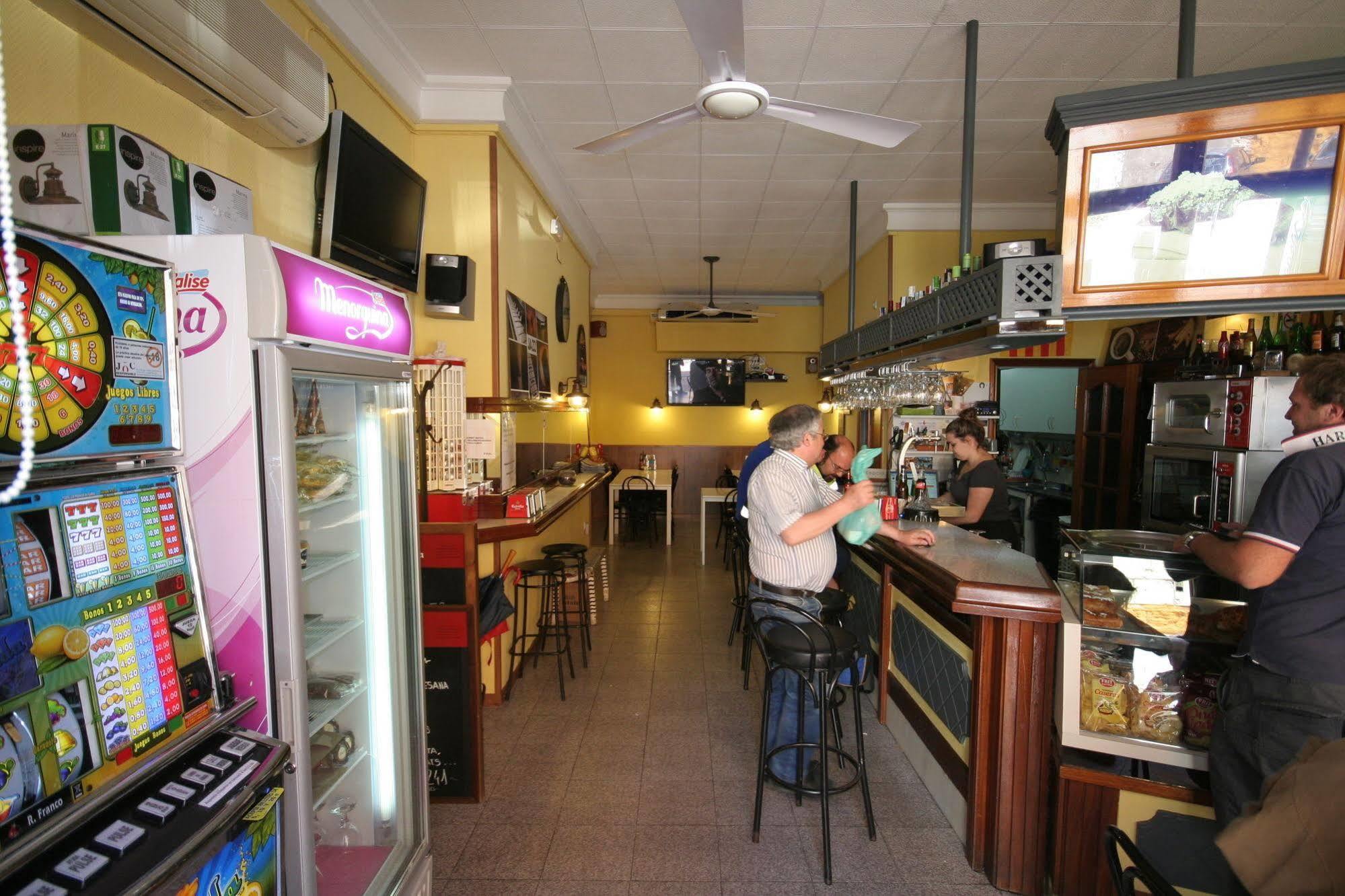 Hostal Juventus Portbou Ngoại thất bức ảnh