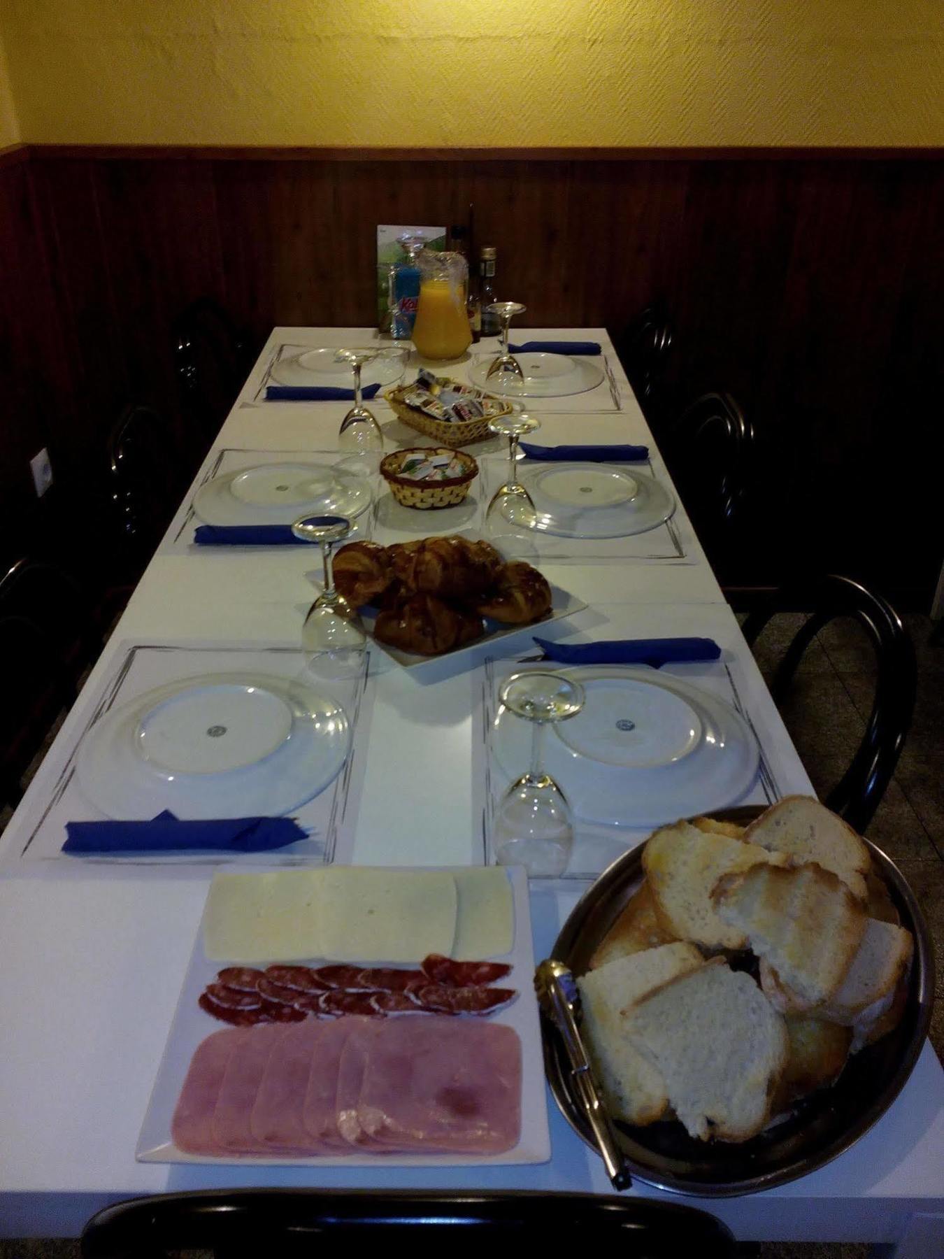 Hostal Juventus Portbou Ngoại thất bức ảnh