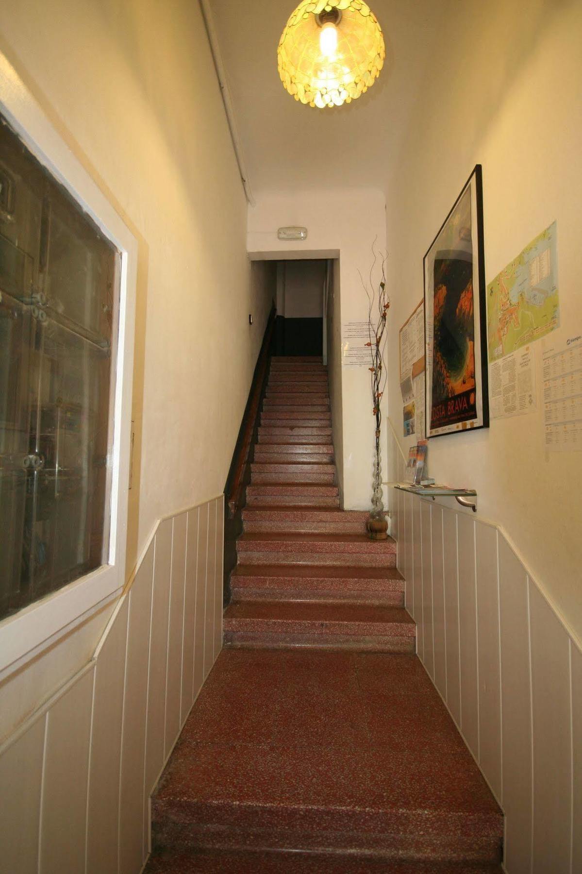 Hostal Juventus Portbou Ngoại thất bức ảnh