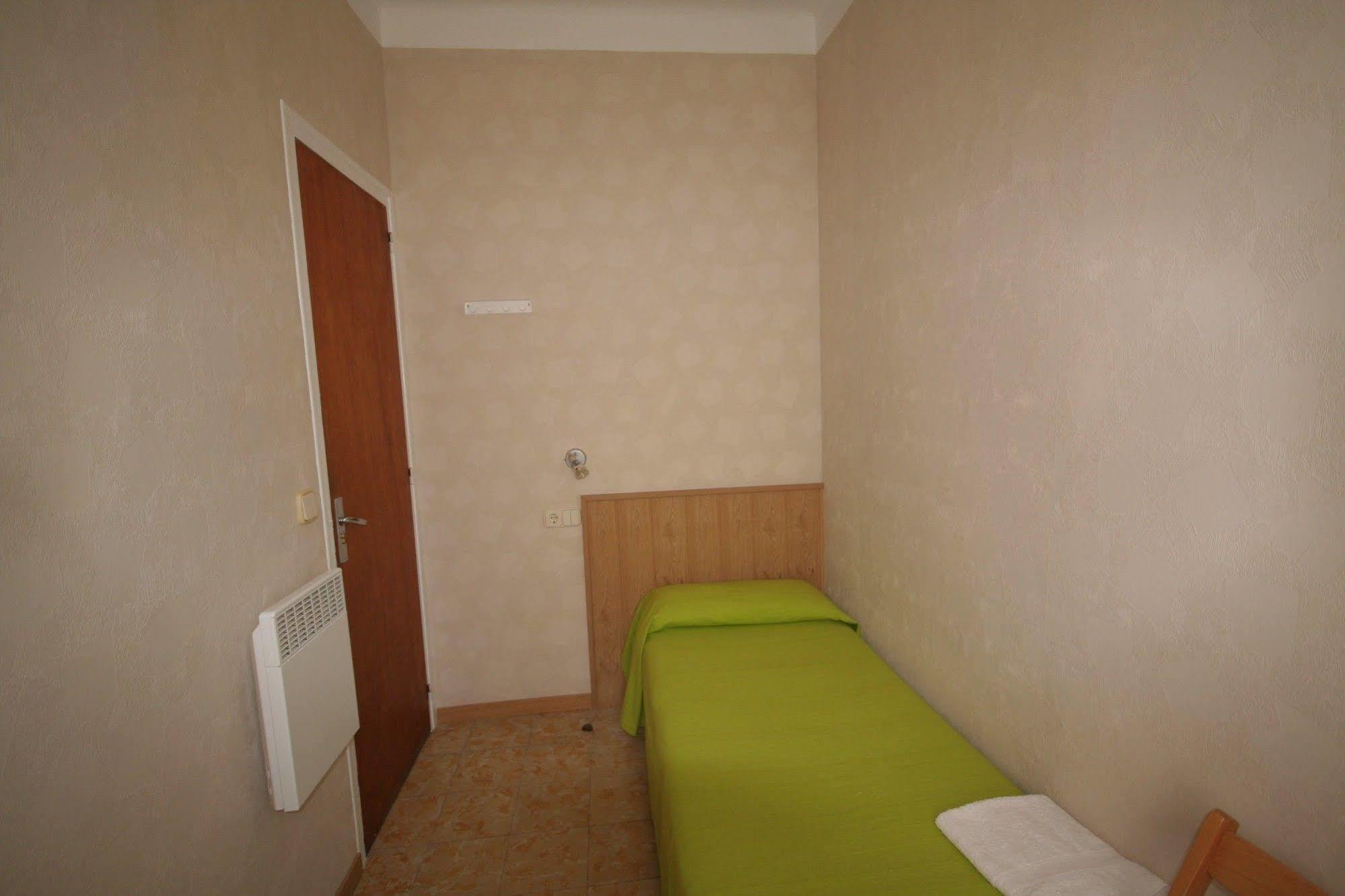 Hostal Juventus Portbou Ngoại thất bức ảnh
