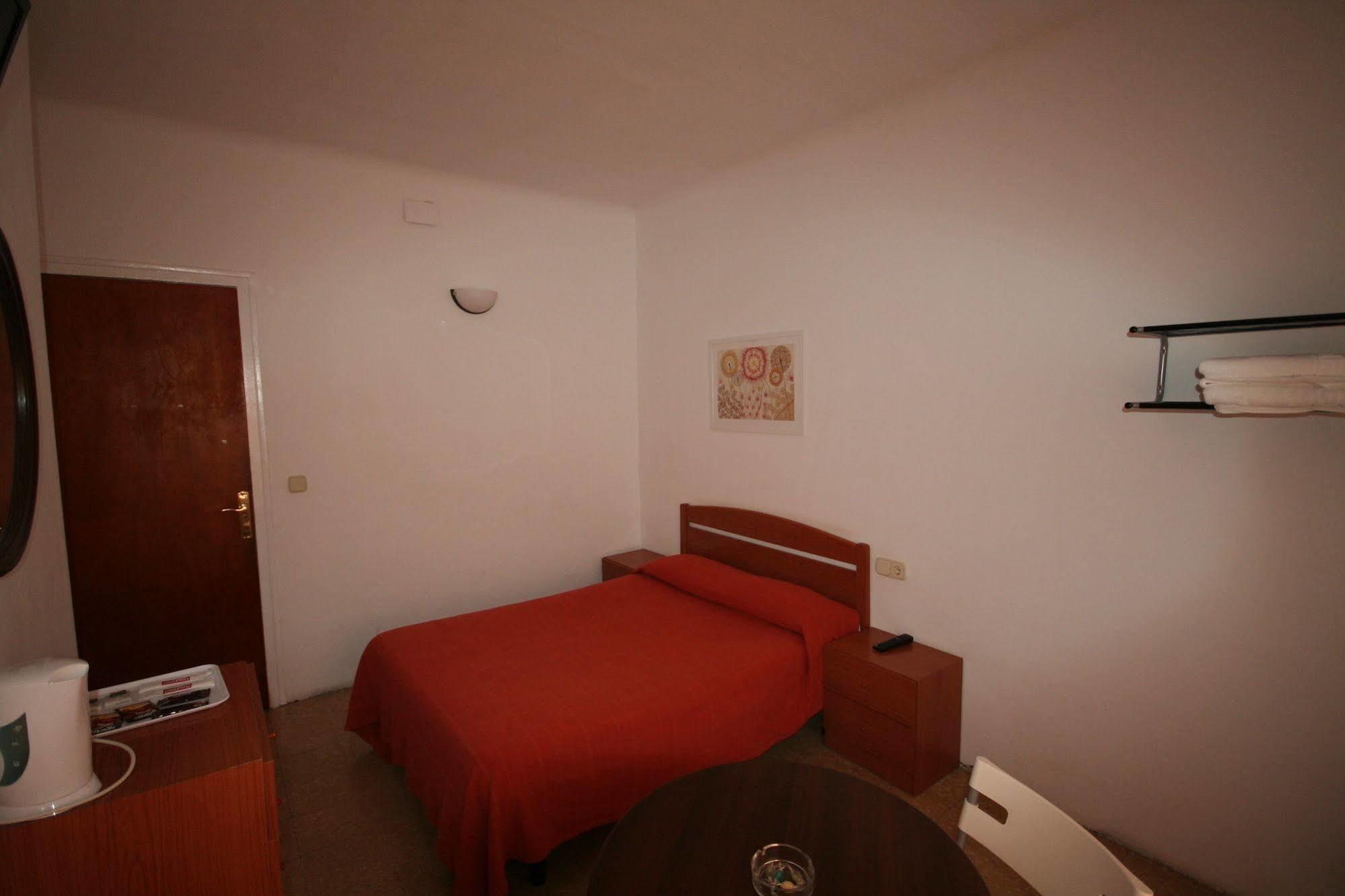 Hostal Juventus Portbou Ngoại thất bức ảnh